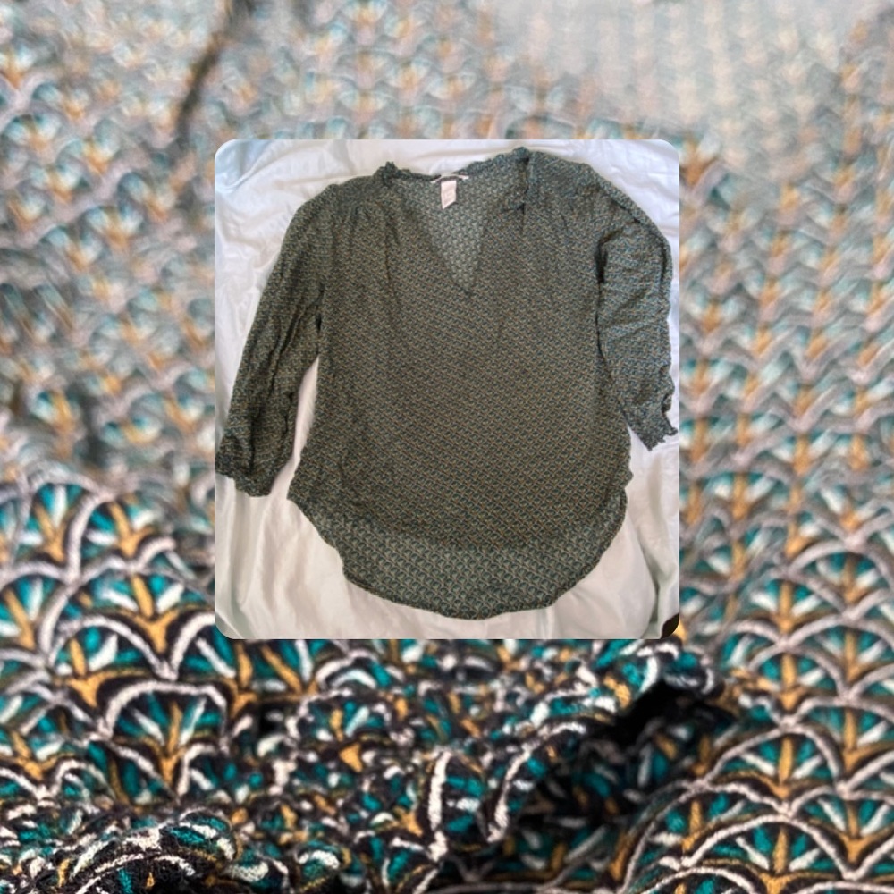 Loose Fit Size 6 H&M Green/Gold V-Neck Blouse